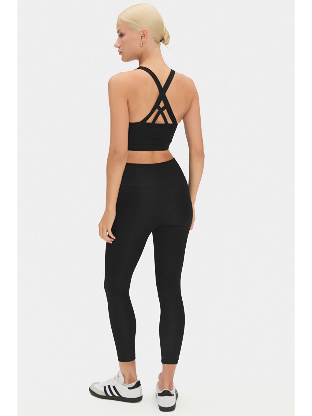 Siyah Kadın Çapraz Bel Detaylı Toparlayıcı Spor Tayt-1