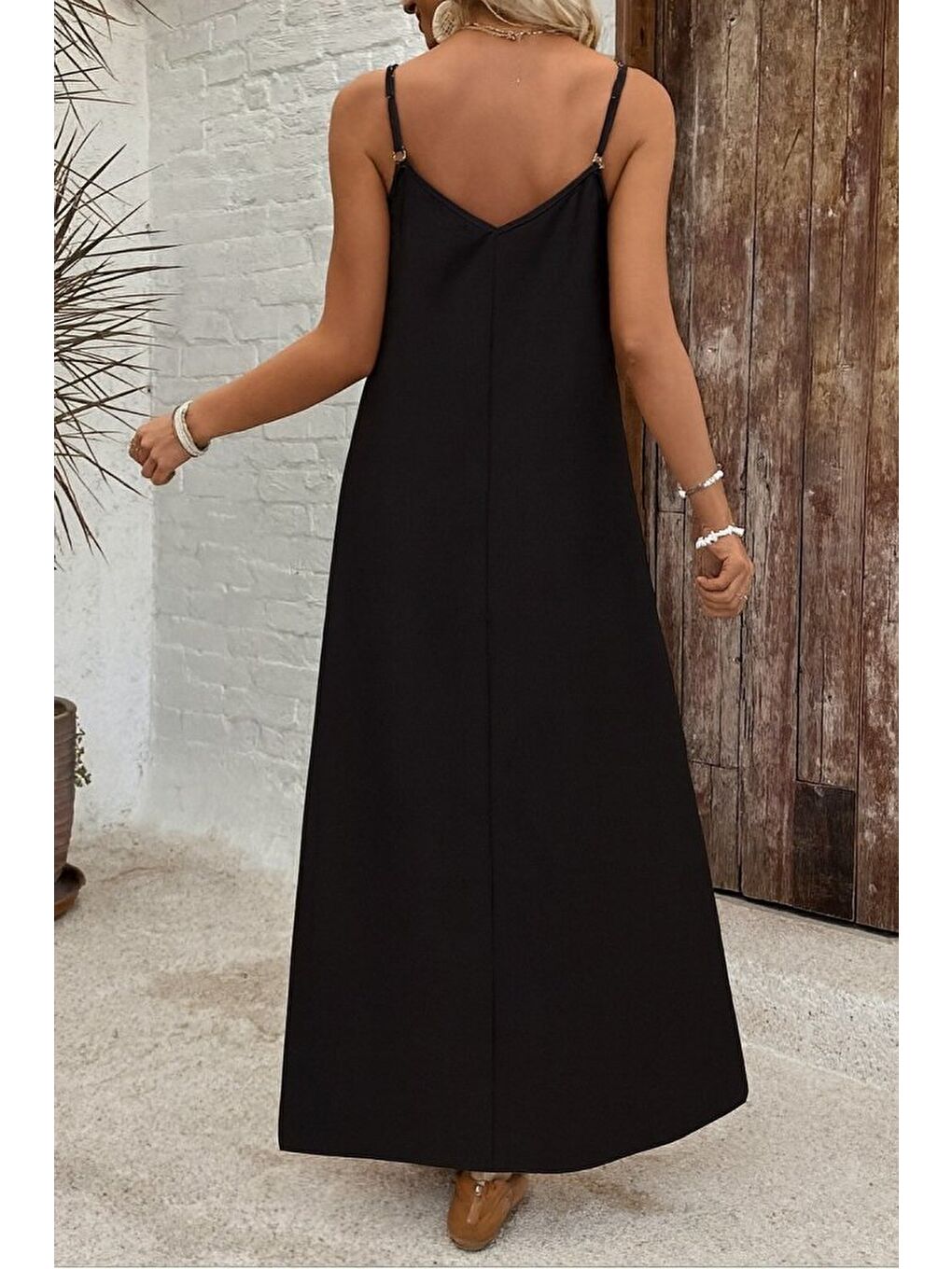 Siyah Kadın Ip Askılı Geniş V Yakalı Desenli Süprem Elbise-1