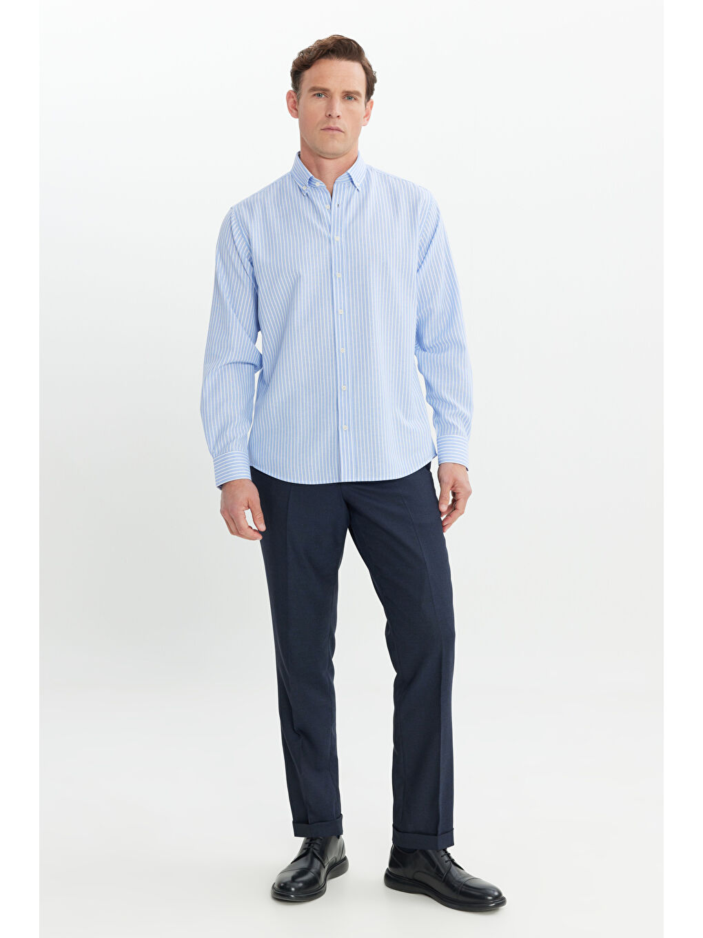 Erkek Mavi Pamuklu Comfort Fit Rahat Kesim Düğmeli Yaka Çizgili Gömlek-1