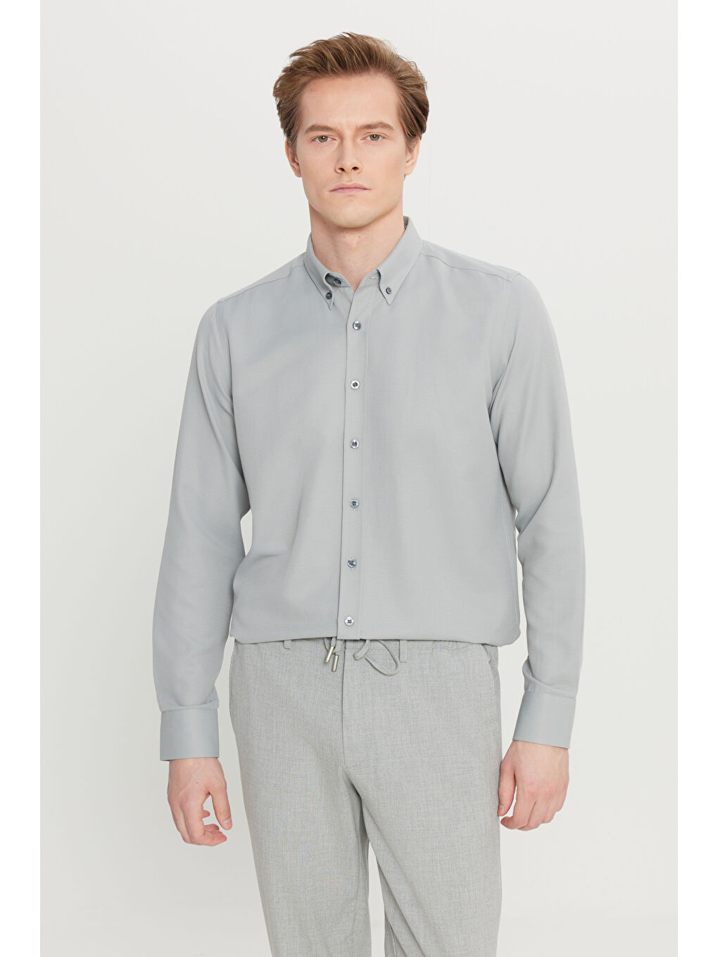 Erkek Gri Pamuklu Tailored Slim Fit Dar Kesim Düğmeli Yaka Armürlü Gömlek
