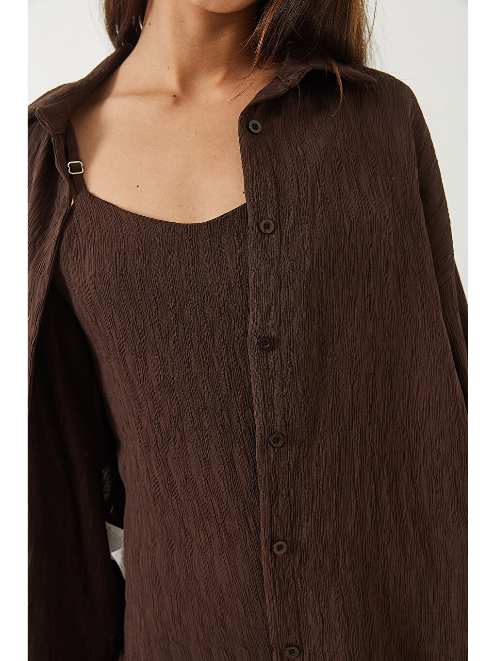 Kahverengi Kadın Dokulu İnce Askılı Elbise Oversize Gömlek 'li Takım-4