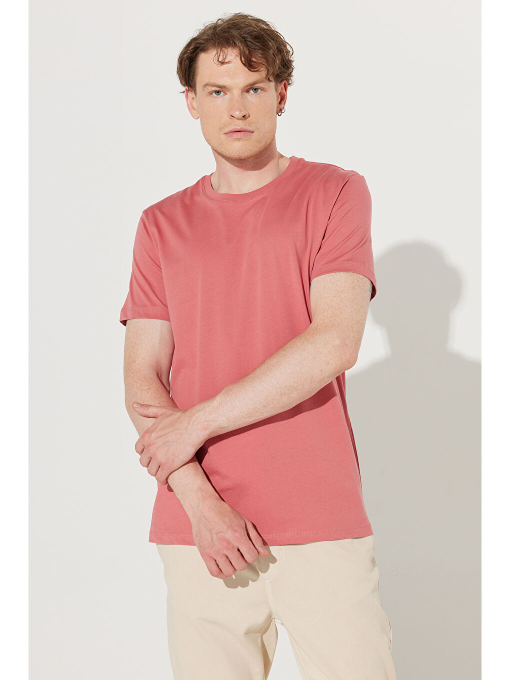 Kahverengi Erkek Kiremit Slim Fit Dar Kesim %100 Pamuk Bisiklet Yaka Kısa Kollu Tişört-1