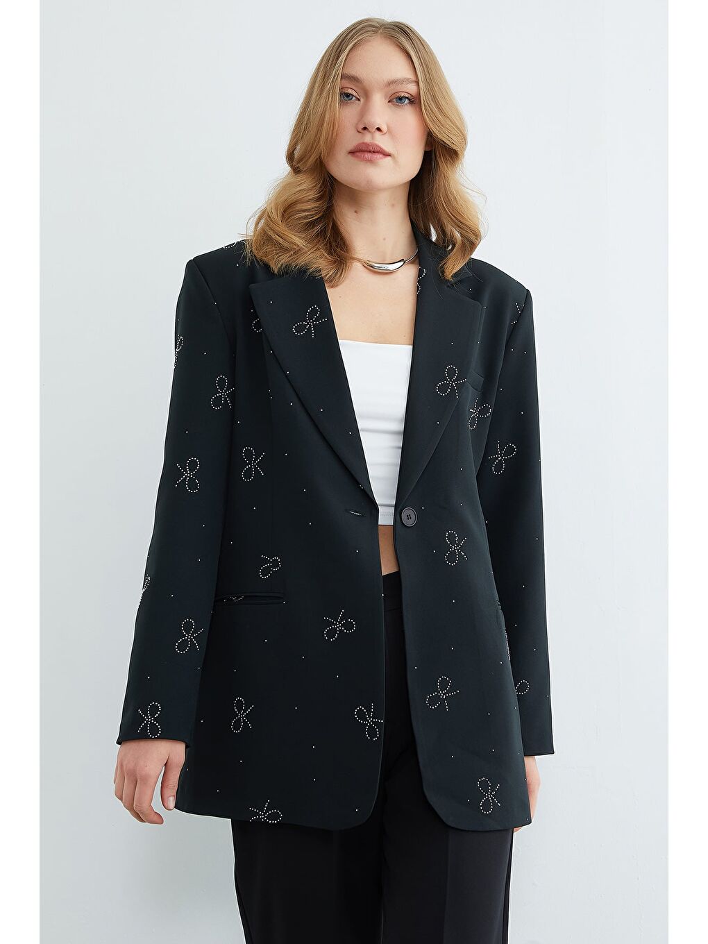 Siyah Fiyonklu Taşlı Tek Düğmeli Ceket
