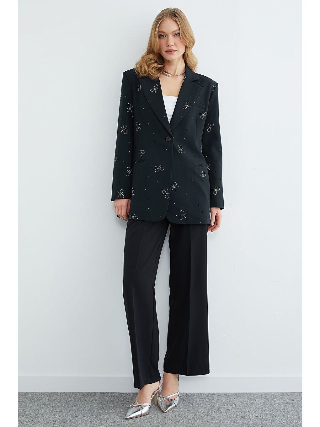 Siyah Fiyonklu Taşlı Tek Düğmeli Ceket-1