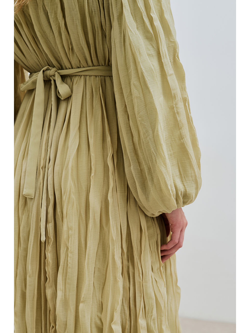 Yeşil Piliseli Şifon Elbise Adaçayı-5