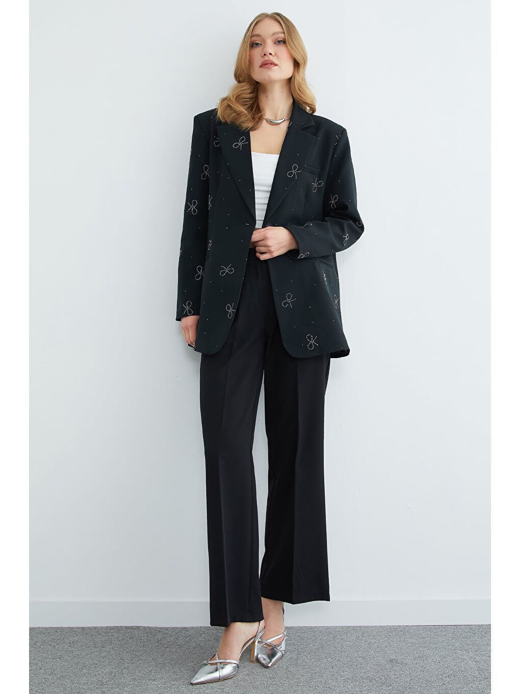 Siyah Fiyonklu Taşlı Tek Düğmeli Ceket-2