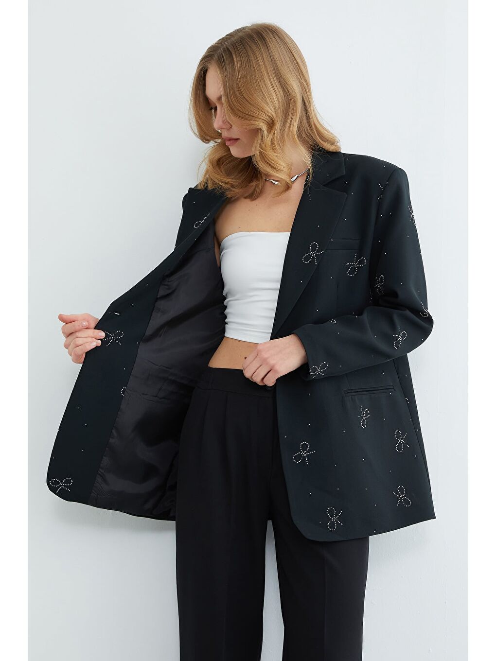 Siyah Fiyonklu Taşlı Tek Düğmeli Ceket-3