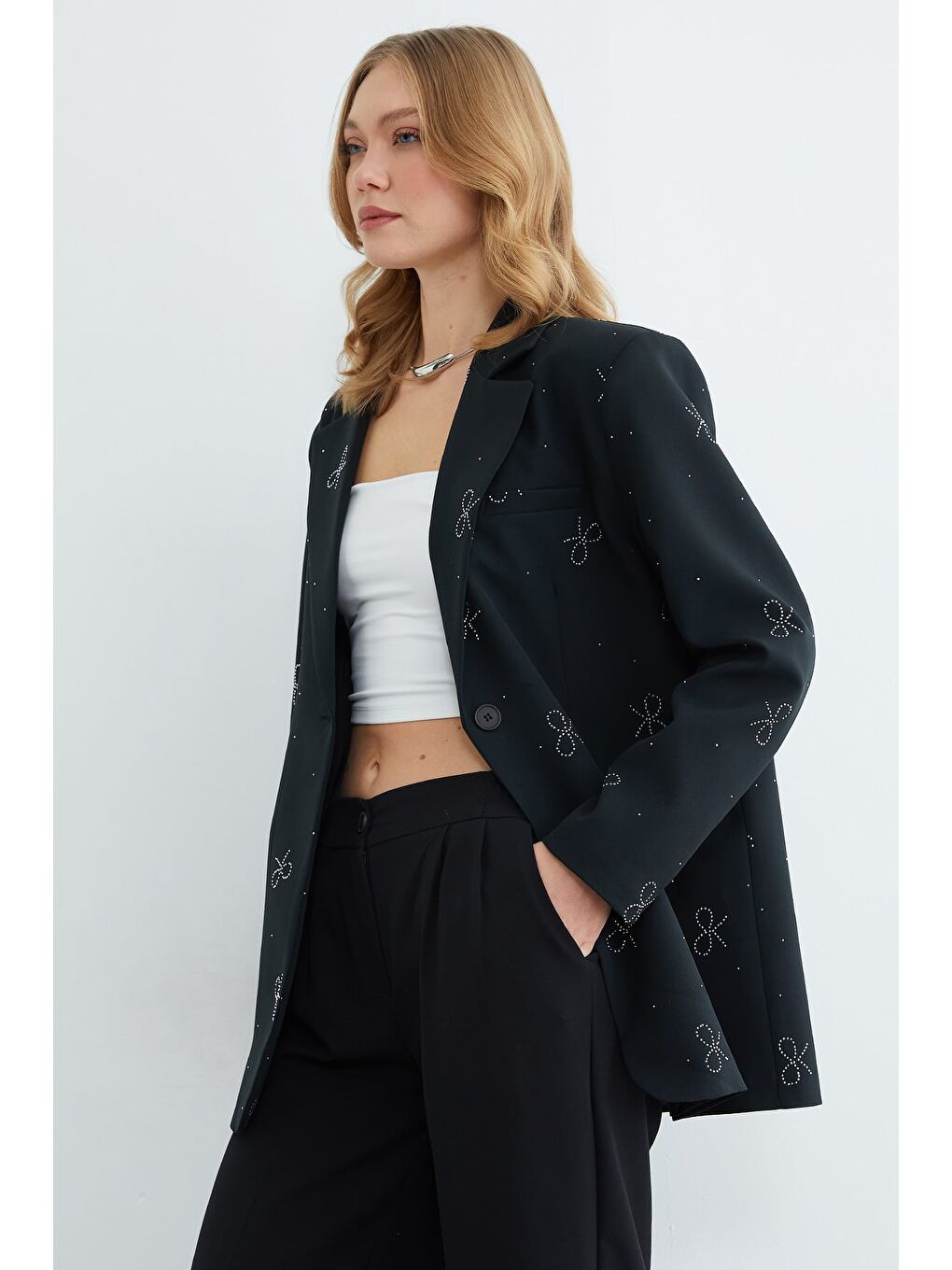 Siyah Fiyonklu Taşlı Tek Düğmeli Ceket-4