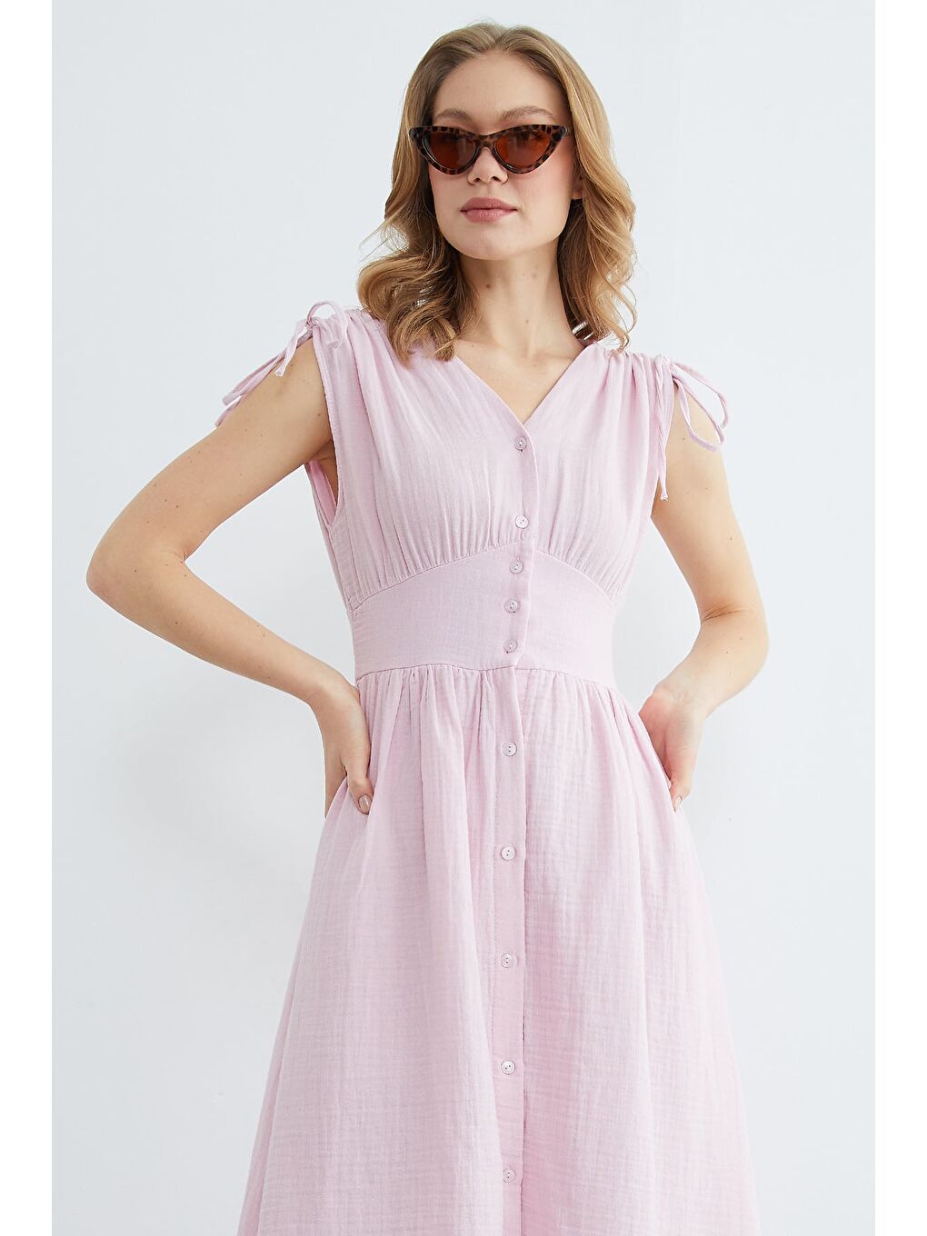 Pembe Omuz Bağcıklı Düğmeli Müslin Elbise-2