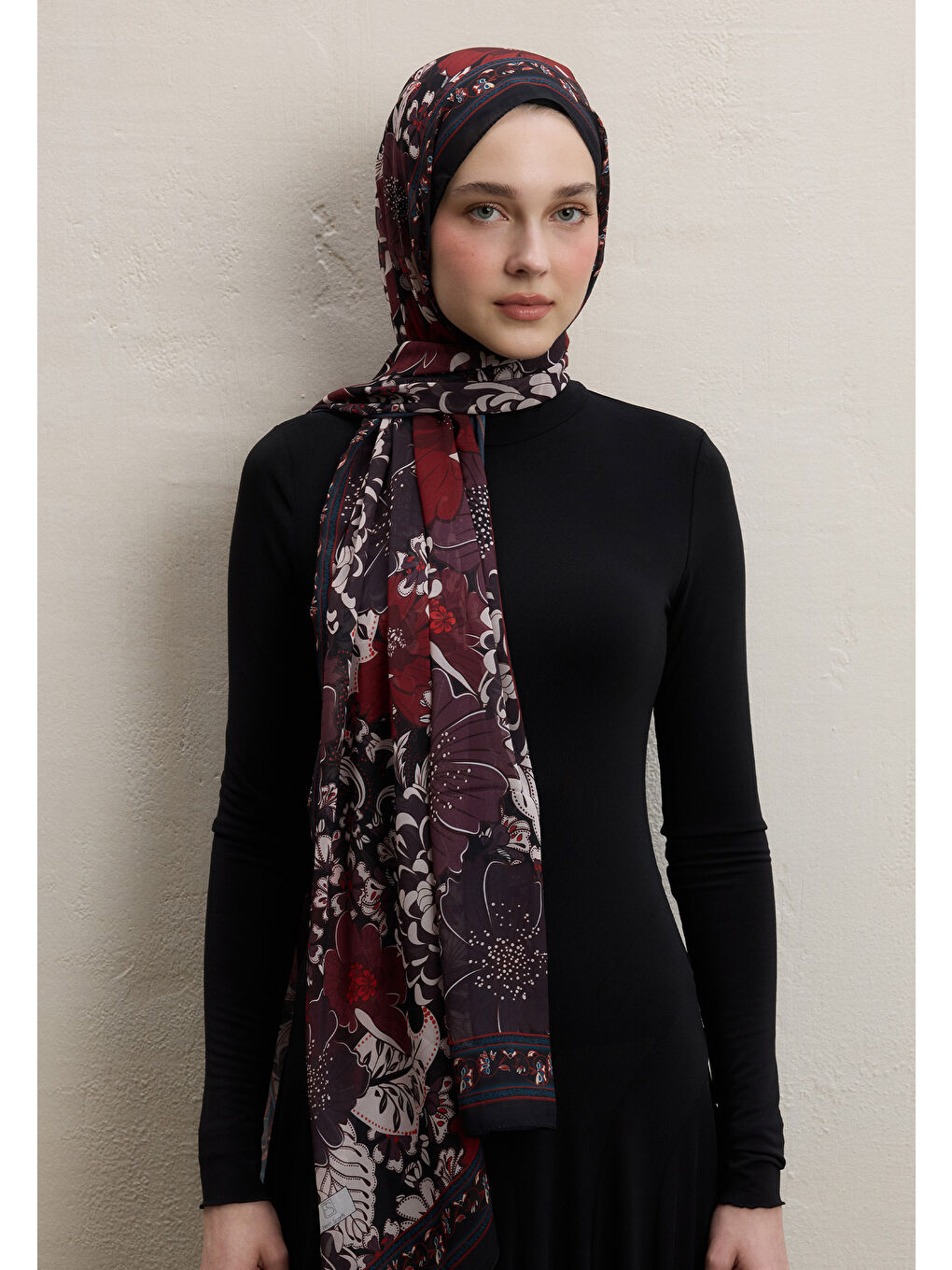 Dahlıa Desen İpek Krep Şal Siyah-1