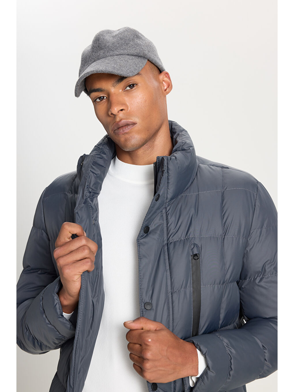 Erkek Antrasit Standart Fit Normal Kesim Dik Yaka Yan Cepli Mont-4