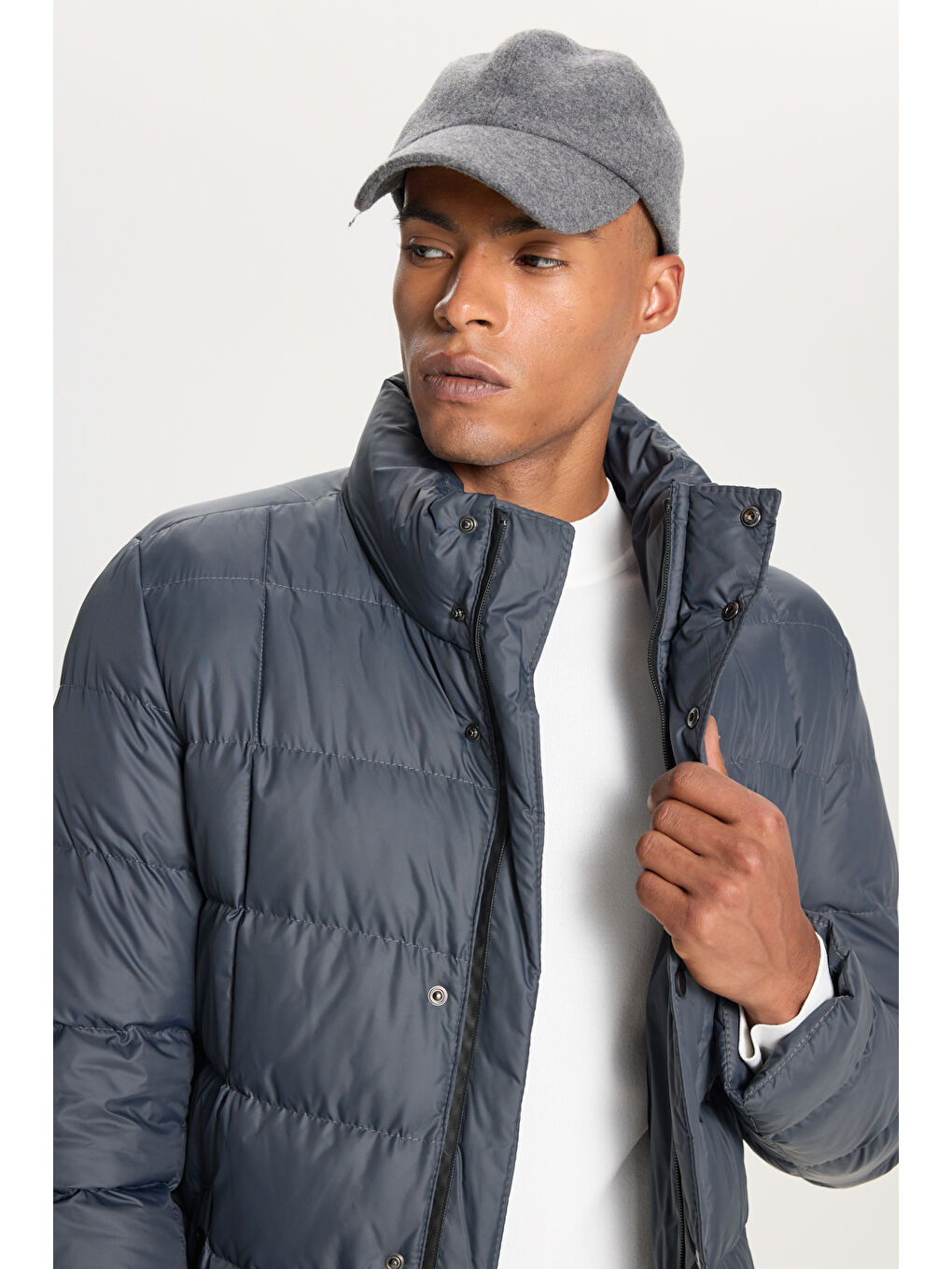 Erkek Antrasit Standart Fit Normal Kesim Dik Yaka Yan Cepli Mont-5