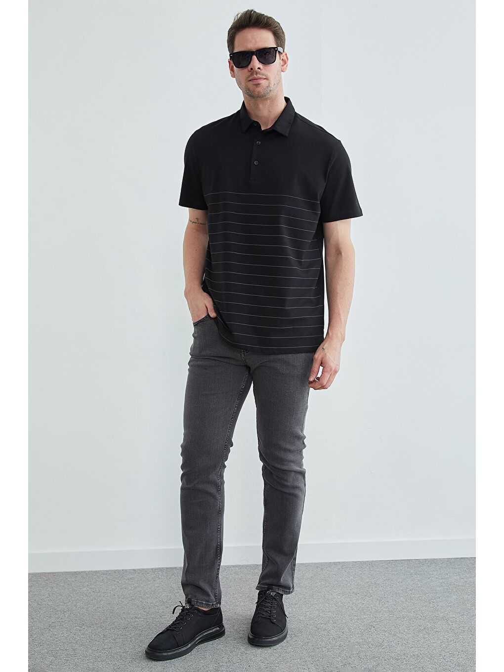 Siyah Çizgili Düğmeli Polo Yaka Tişört-4