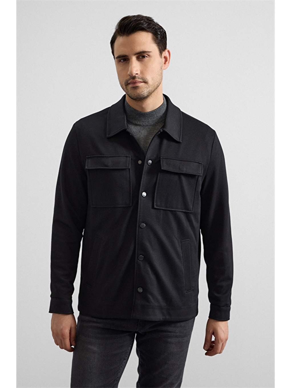 Siyah Regular Klasik Yaka Kapaklı Cep Mont