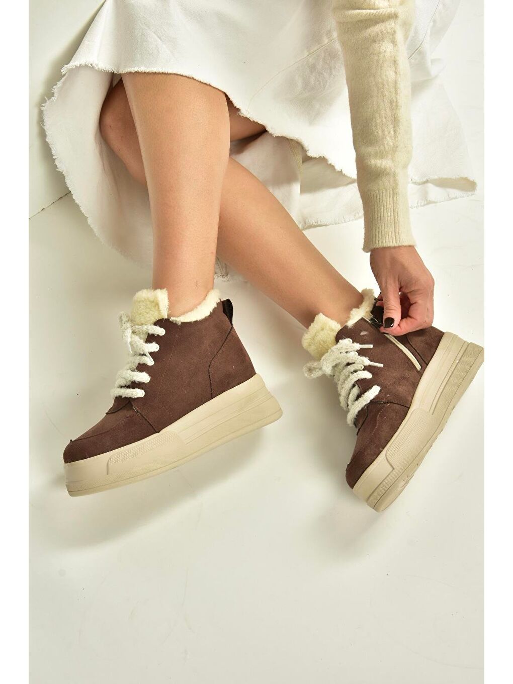 Kahverengi Kadın Bot V367343402-2