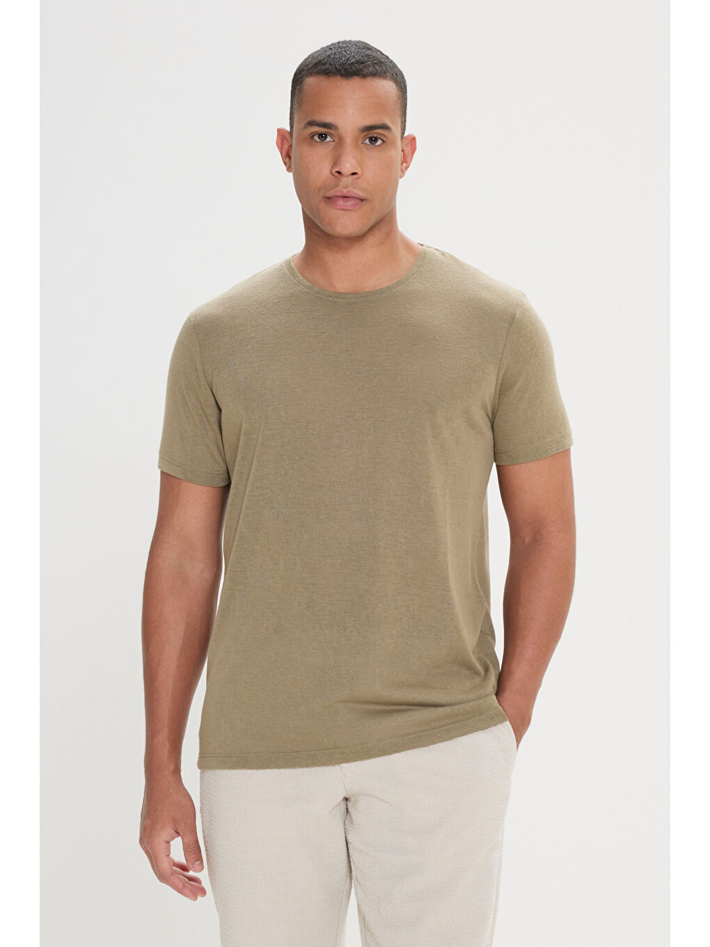 Erkek Haki Slim Fit Dar Kesim Bisiklet Yaka Kısa Kollu Keten Görünümlü Tişört