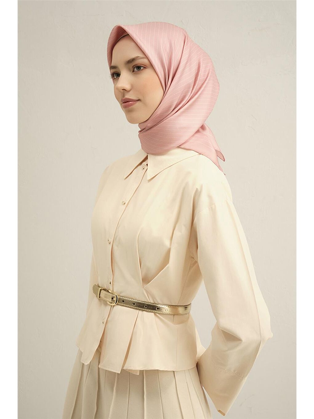 Pembe Geometrik Desenli Saf İpek Sura Eşarp 9348 01