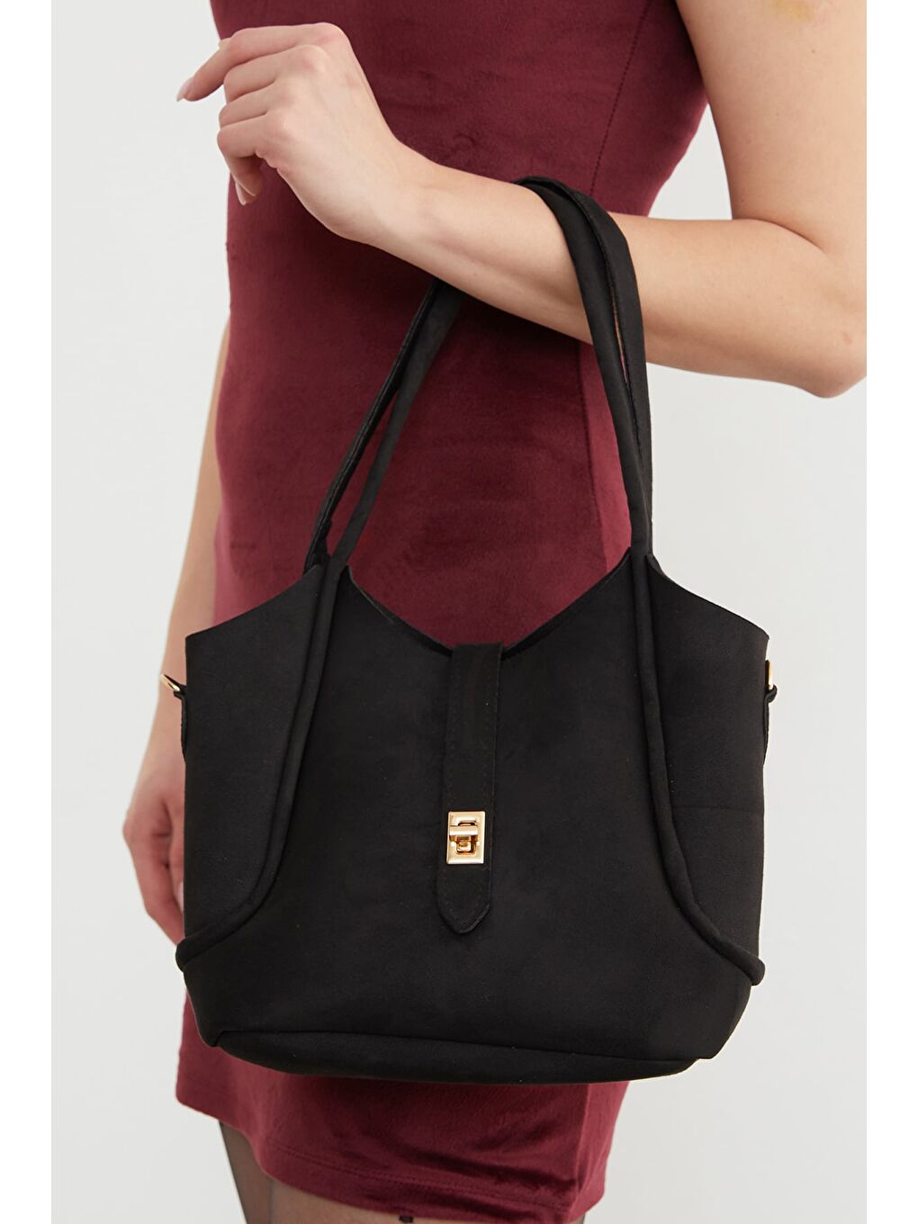 Siyah Suni Deri Fermuarlı Yavrulu Kol Çantası