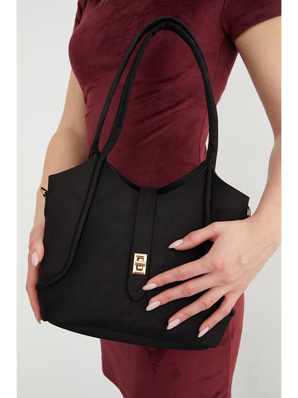 Siyah Suni Deri Fermuarlı Yavrulu Kol Çantası-1