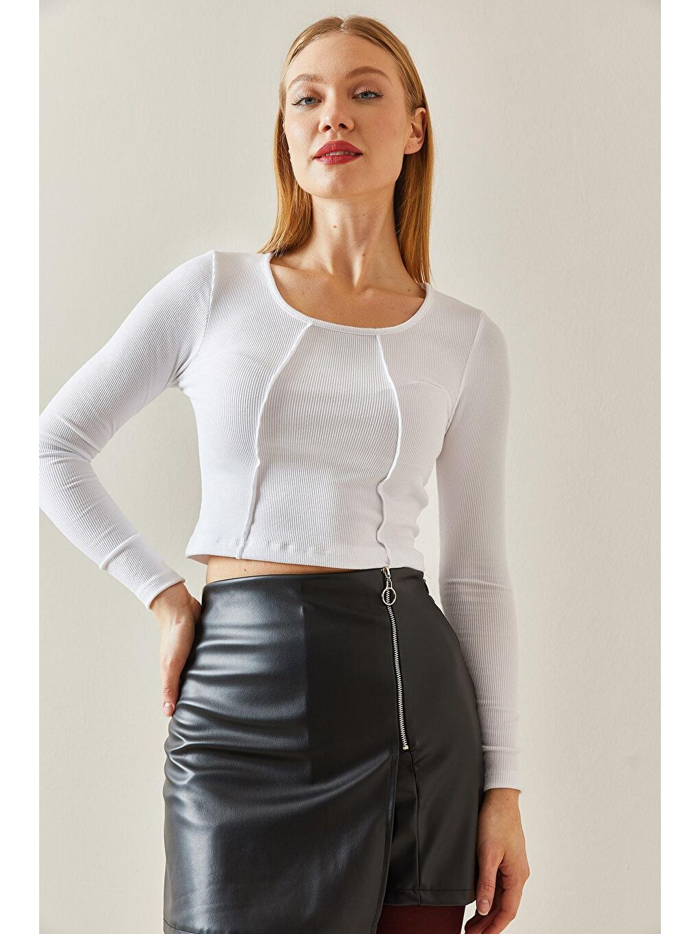 Beyaz Yuvarlak Yaka Kaşkorse Crop Basic Bluz 4KXK2-47888-01-1