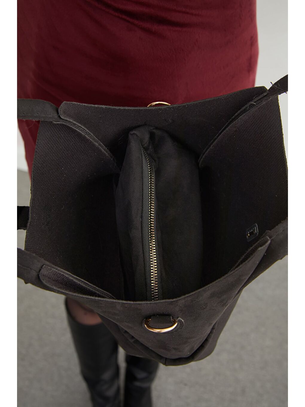 Siyah Suni Deri Fermuarlı Yavrulu Kol Çantası-4