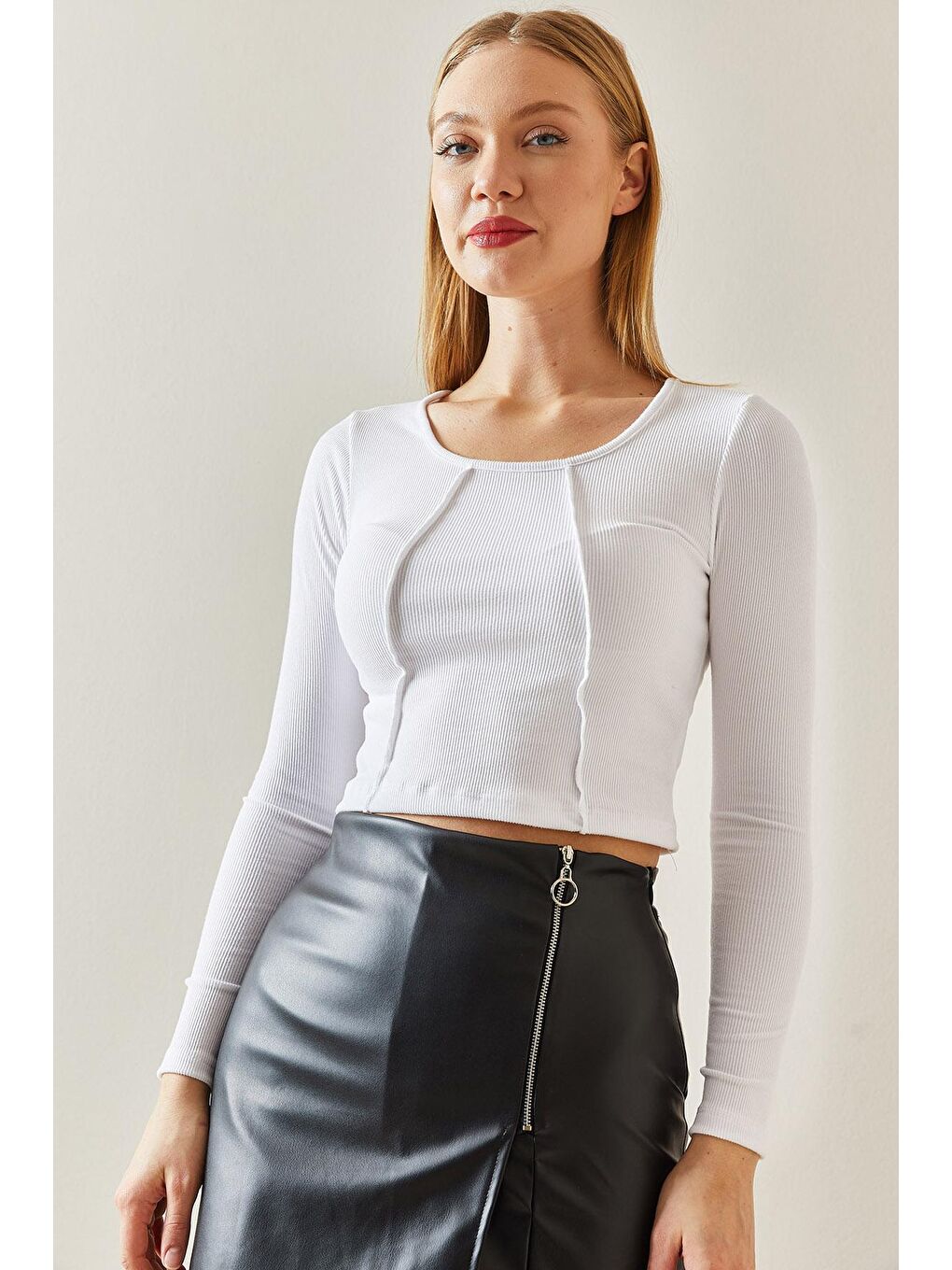 Beyaz Yuvarlak Yaka Kaşkorse Crop Basic Bluz 4KXK2-47888-01-2