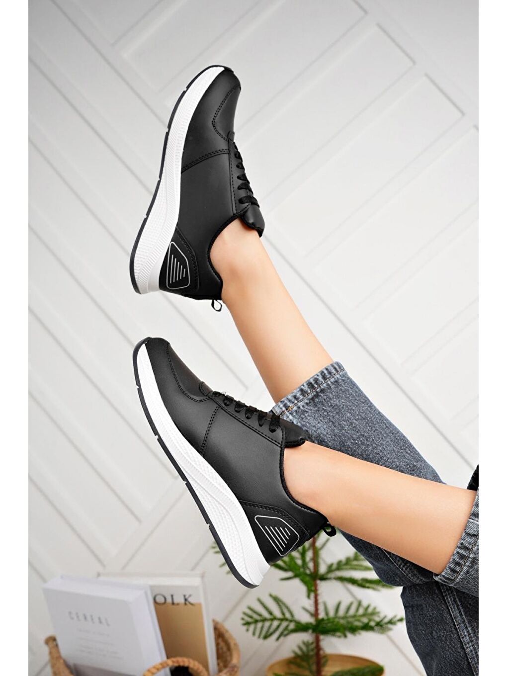 Siyah Ayta Hafif Rahat Taban Kadın Sneaker-1