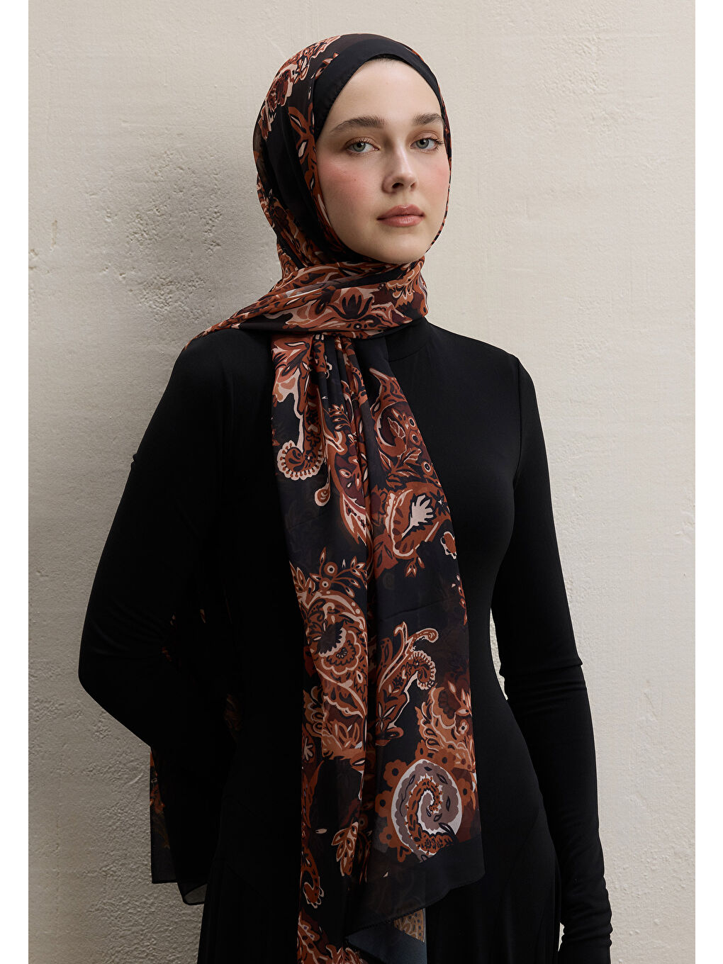 Wıld Flora Desen İpek Krep Şal Siyah-2