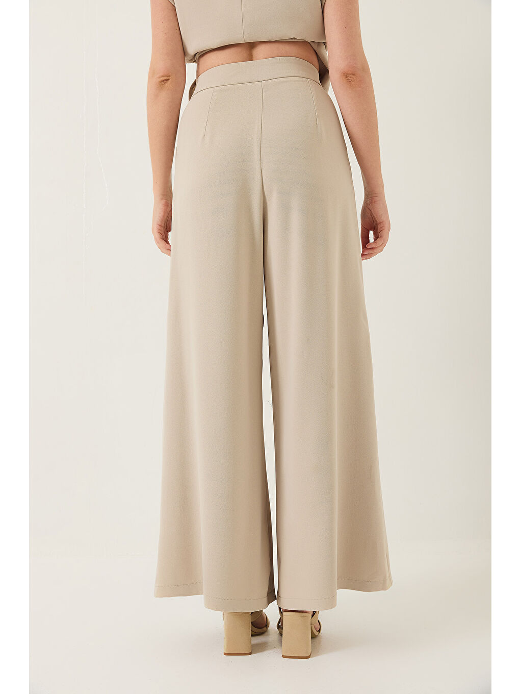 Bej Kadın Kruvaze Yaka Bel Bağlamalı Astarlı Yelek Pileli Bol Pantolonlu Takım-7