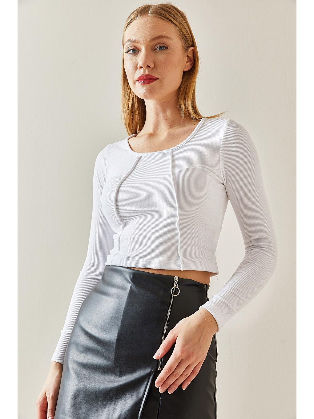 Beyaz Yuvarlak Yaka Kaşkorse Crop Basic Bluz 4KXK2-47888-01-3