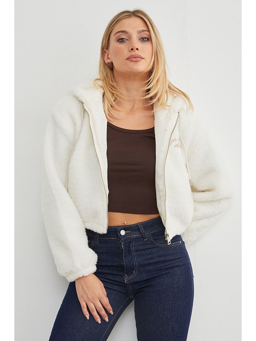 Ekru Kapüşonlu Nakışlı İşlemeli Kısa Pelüş Mont-3