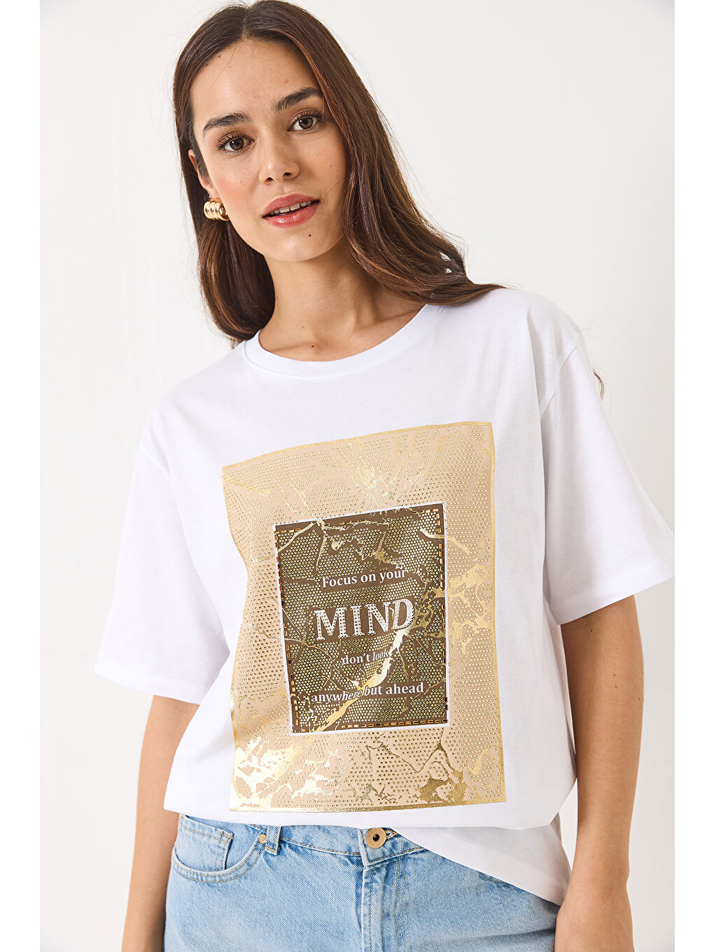 Beyaz Kadın Bisiklet Yaka Kısa Kollu Taş Baskılı Oversize T-Shirt-1