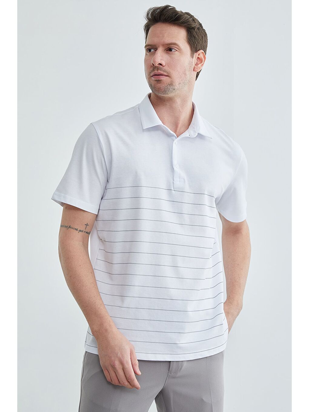 Beyaz Çizgili Düğmeli Polo Yaka Tişört-2
