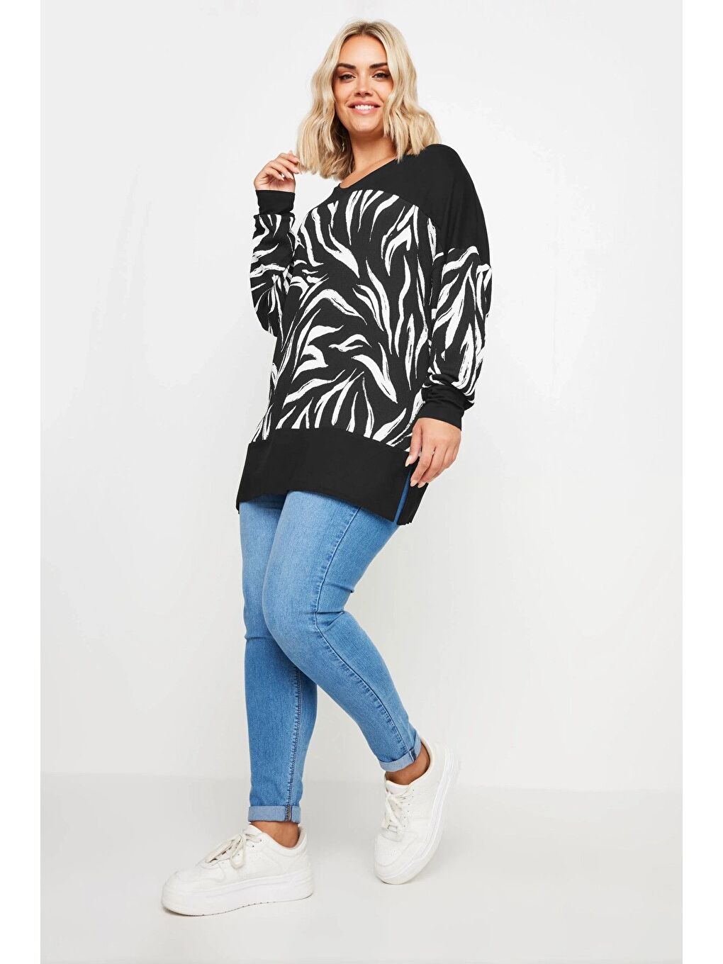 Siyah Büyük Beden Desenli Esnek Kumaş Uzun Kollu Uzun Kesim Bluz 303057-1