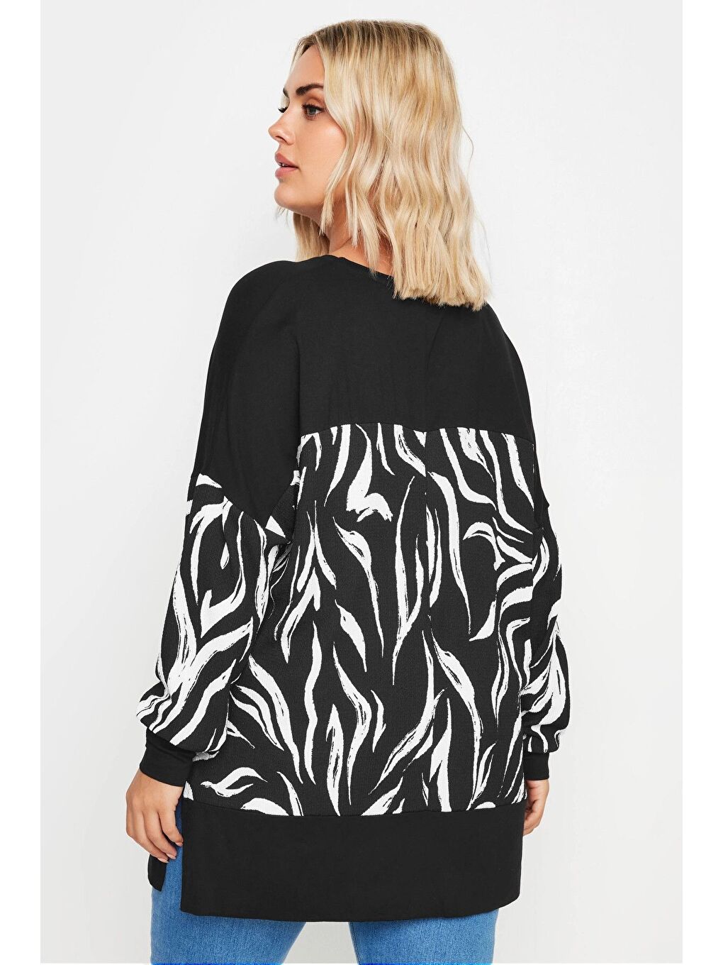 Siyah Büyük Beden Desenli Esnek Kumaş Uzun Kollu Uzun Kesim Bluz 303057-3