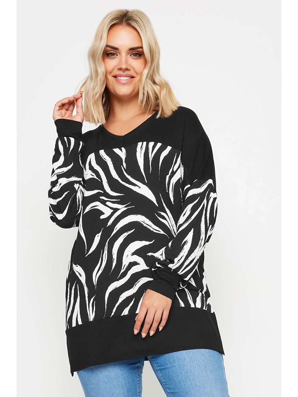 Siyah Büyük Beden Desenli Esnek Kumaş Uzun Kollu Uzun Kesim Bluz 303057-4