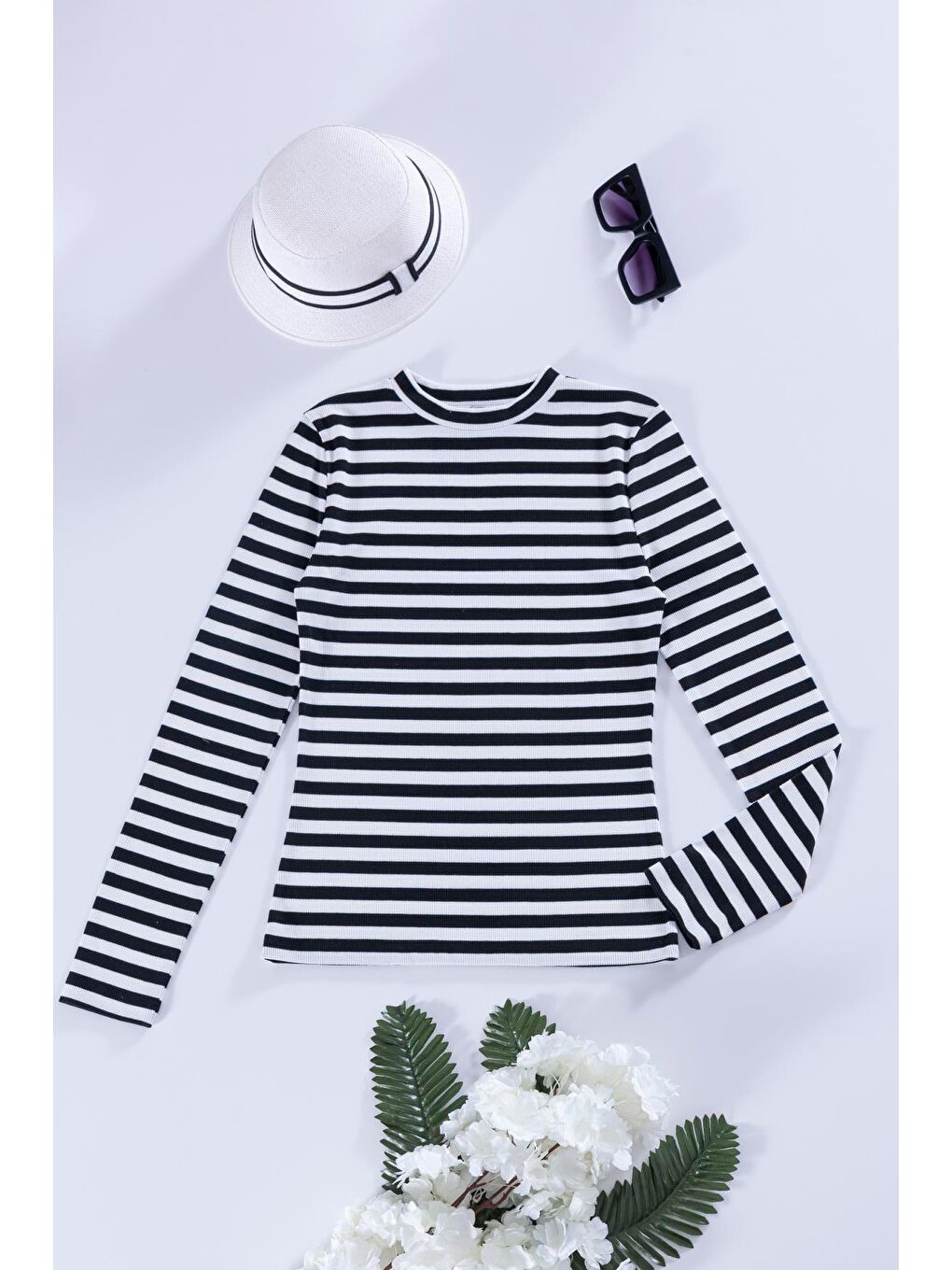 Siyah Beyaz  Çizgili Sweatshirt