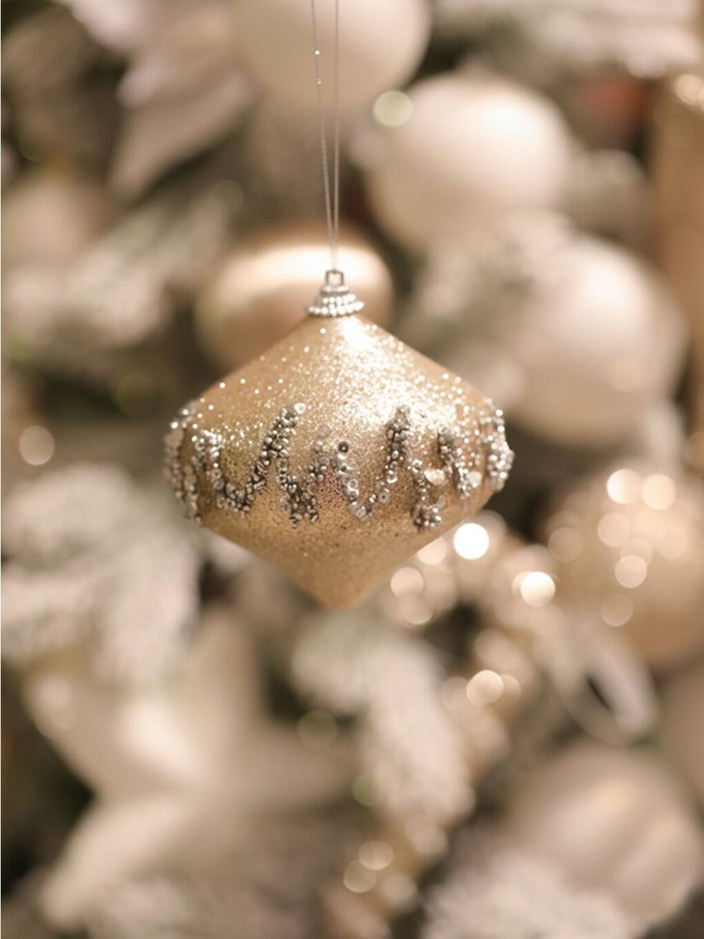 Ekru Yılbaşı Topu Simli Boncuk ve Pul - Payet Detaylı Çam Ağacı Süsü Işıltılı Açık Krem 10 cm 2'li