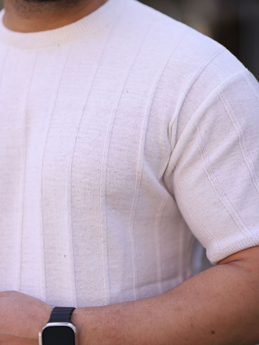 Beyaz Bisiklet Yaka Kabartma Triko Örme  Kısa Kollu Tişört-2