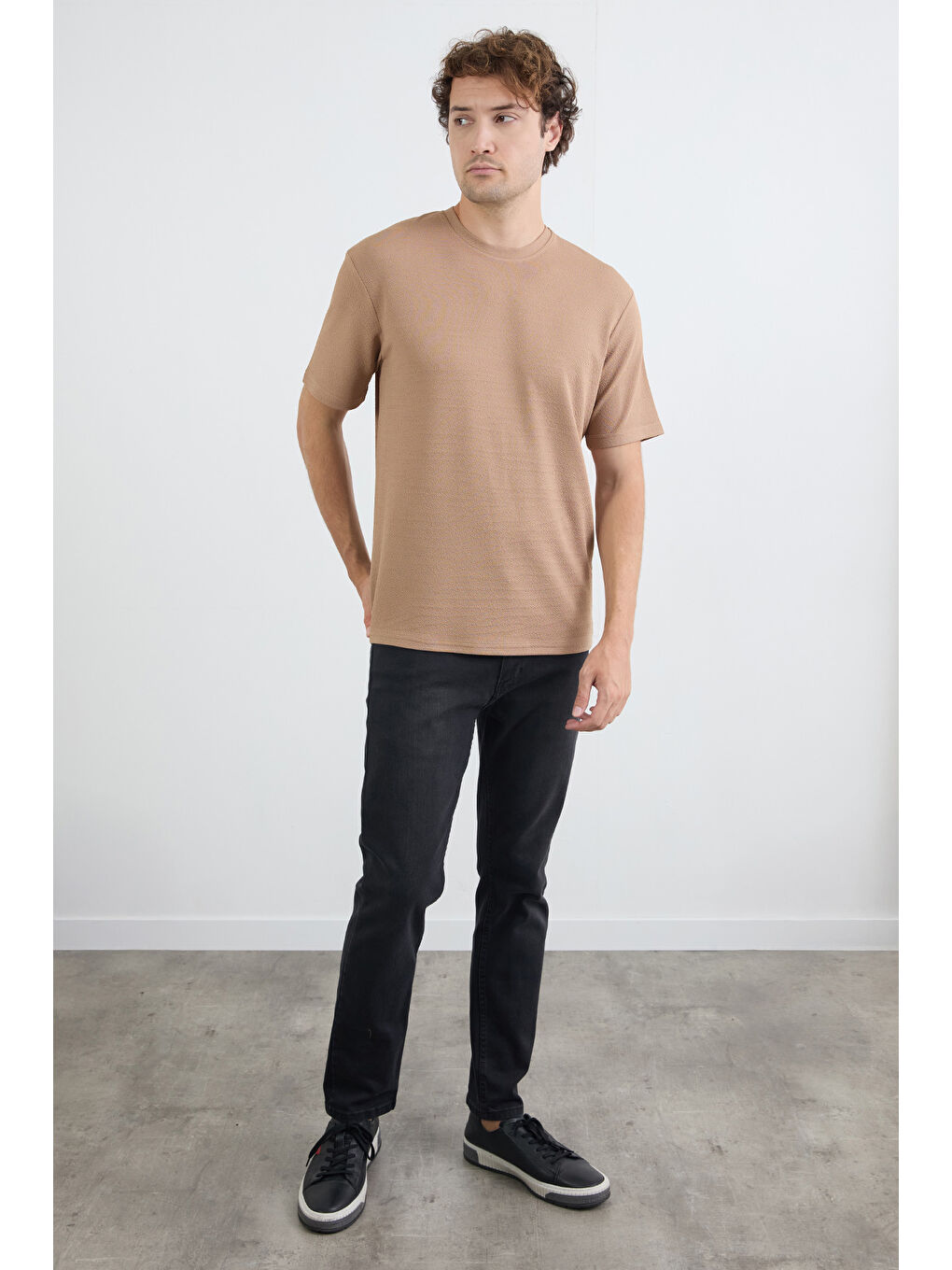 Kahverengi Basic Jakarlı Bisiklet Yaka Tişört-1