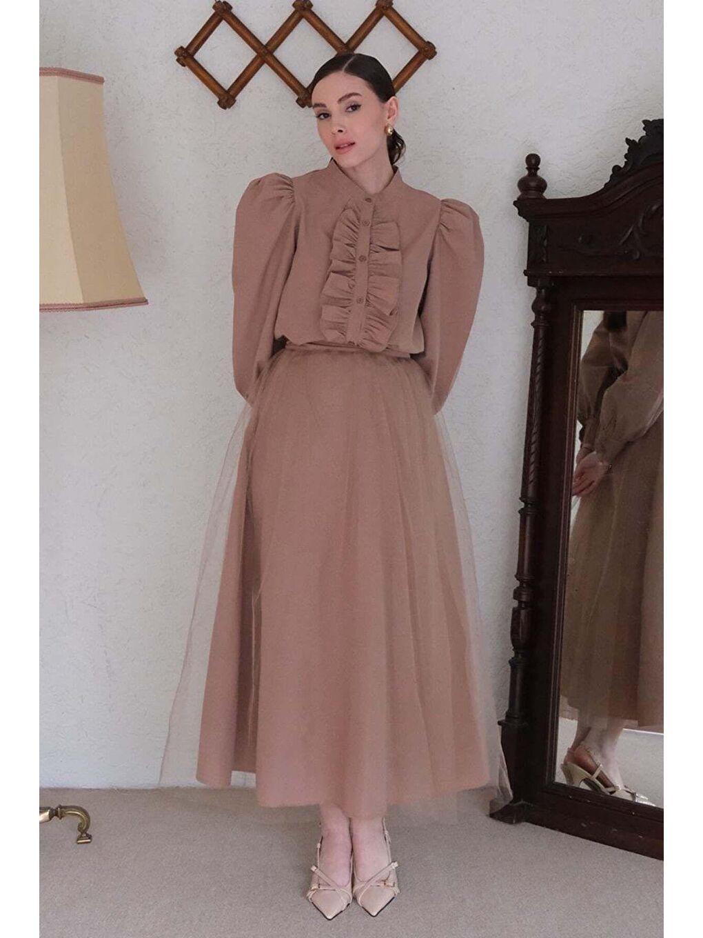 Bej Sütlü Kahve Tütülü Etek & Karamel Fırfırlı Crop Gömlek Takım-1