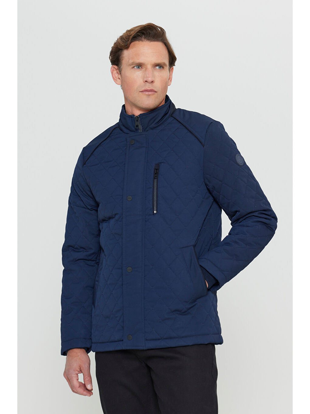 Erkek Lacivert Standart Fit Normal Kesim Dik Yaka Kapitone Desenli Çıtçıtlı Yan Cepli Overcoat-2