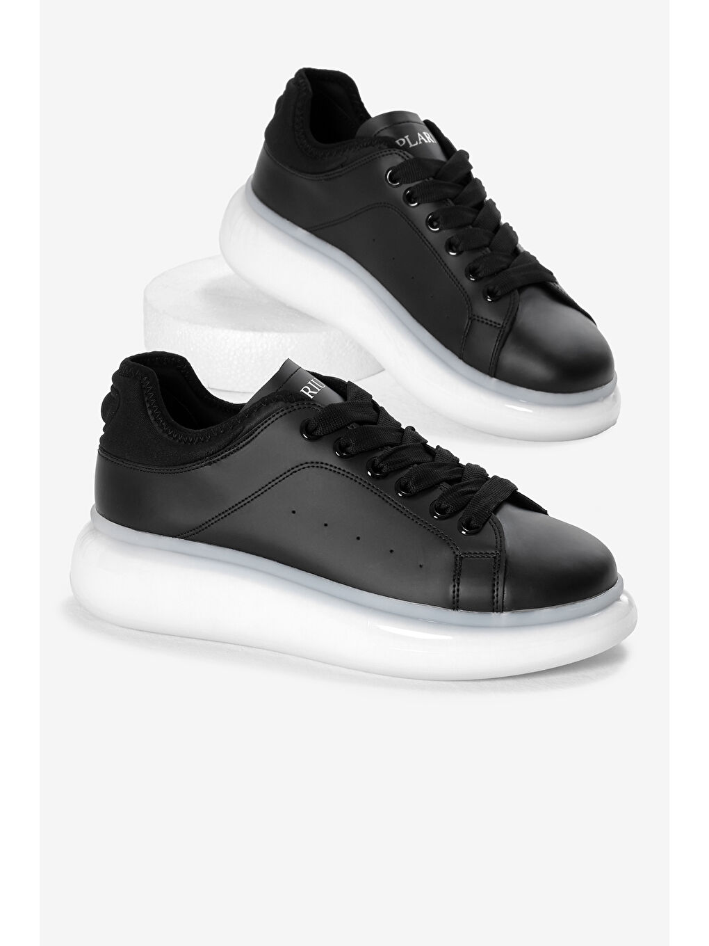 Erkek Siyah Beyaz Kalın Taban Bağcıklı Spor Ayakkabı