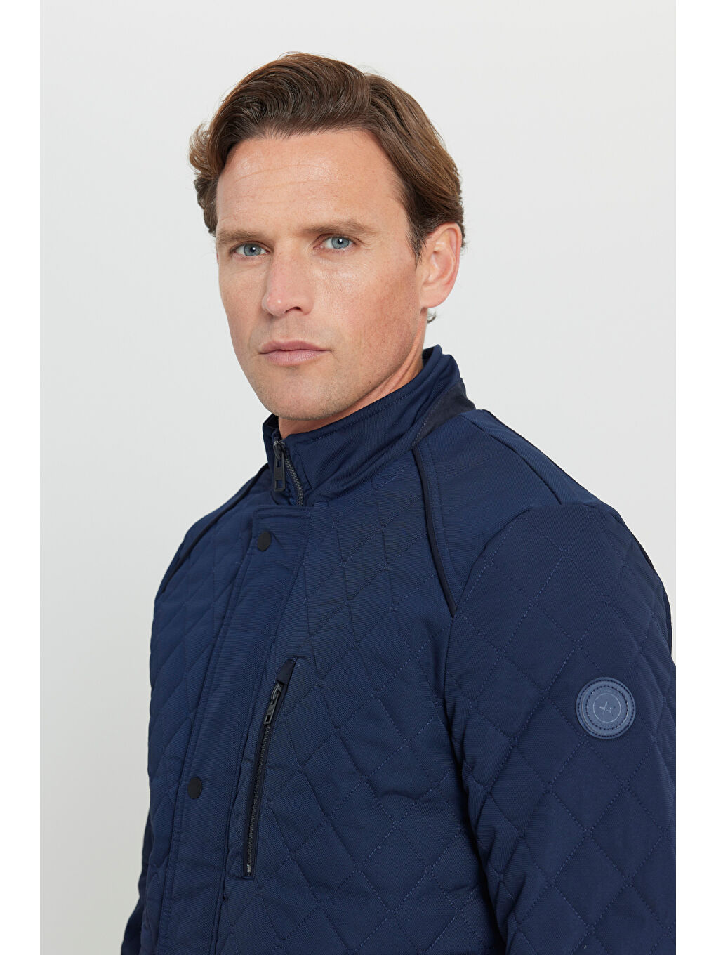 Erkek Lacivert Standart Fit Normal Kesim Dik Yaka Kapitone Desenli Çıtçıtlı Yan Cepli Overcoat-3