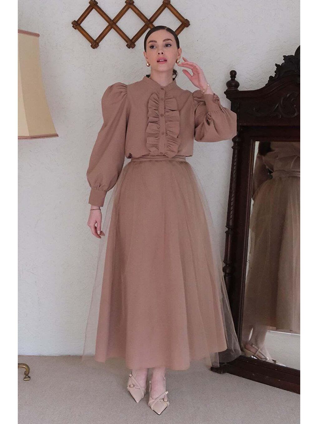 Bej Sütlü Kahve Tütülü Etek & Karamel Fırfırlı Crop Gömlek Takım-2