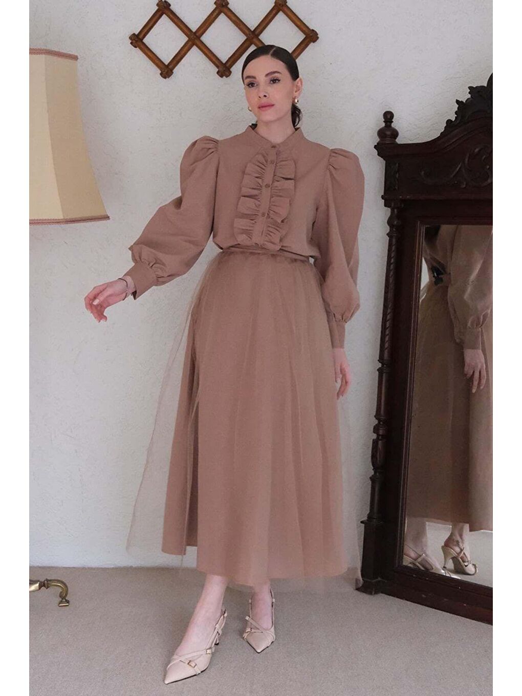 Bej Sütlü Kahve Tütülü Etek & Karamel Fırfırlı Crop Gömlek Takım-3