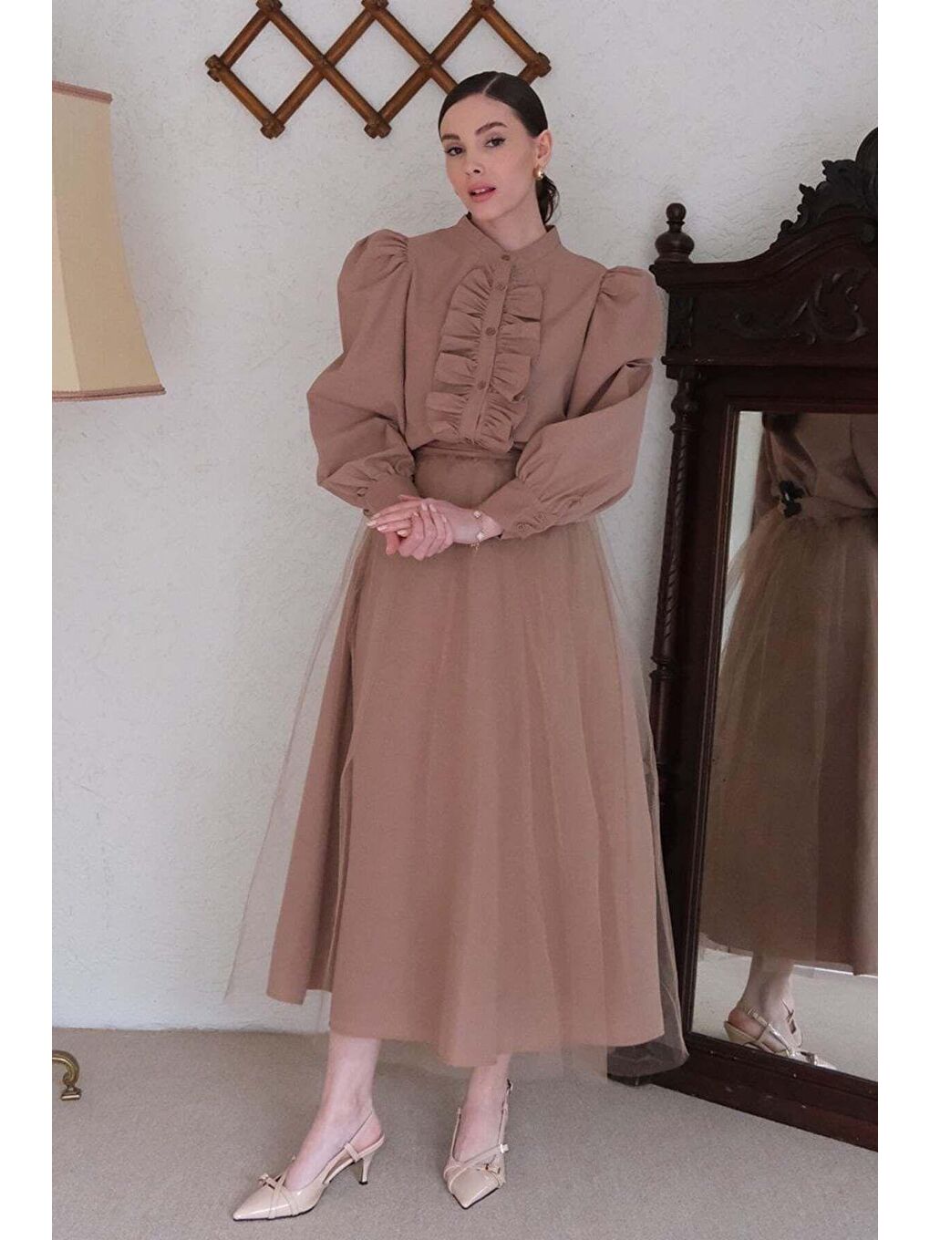 Bej Sütlü Kahve Tütülü Etek & Karamel Fırfırlı Crop Gömlek Takım-4