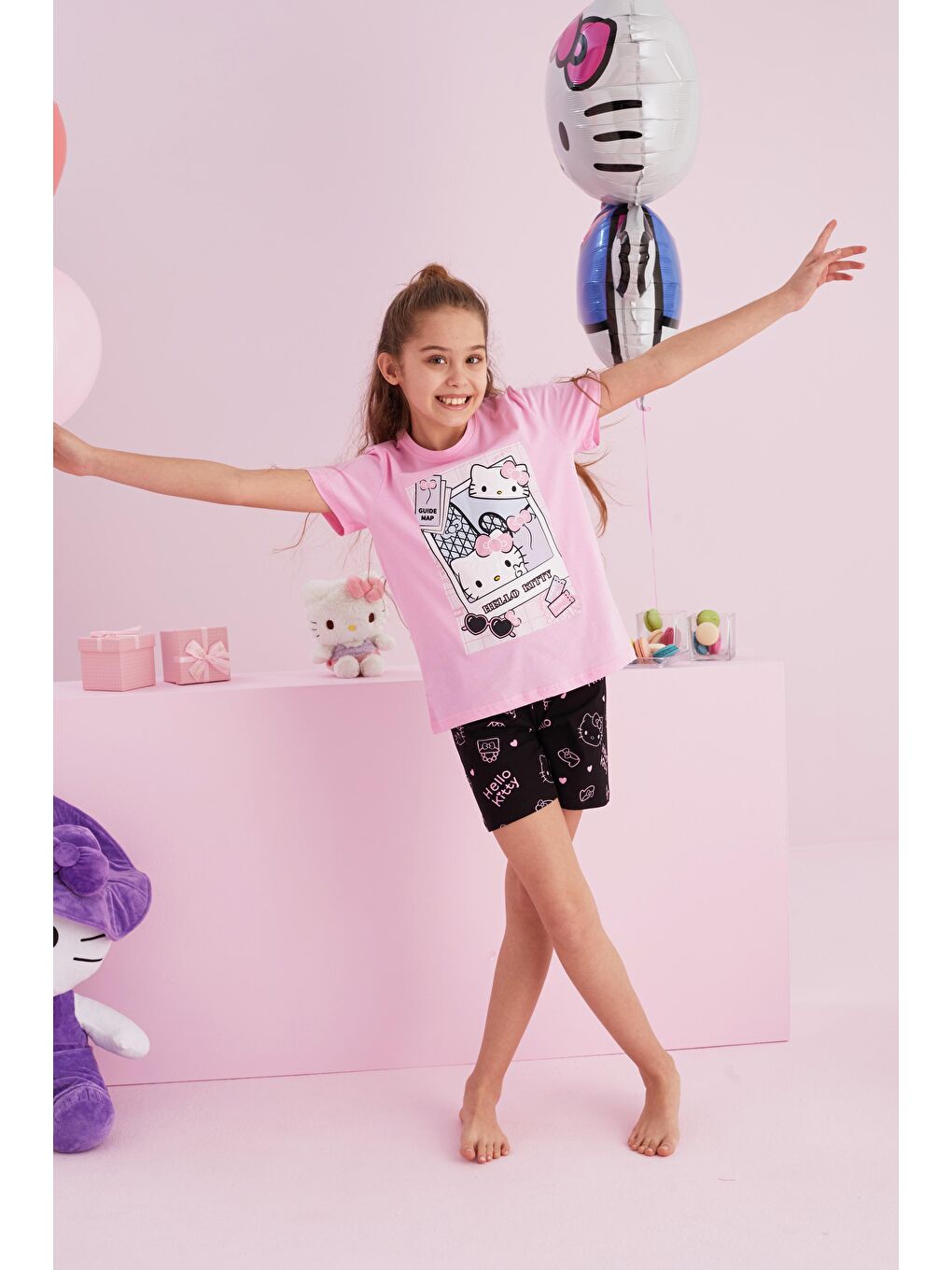 SİYAH İNCİ Pembe Hello Kitty Lisanslı %100 Pamuk Pembe Çok Renkli Bisklet Yaka Şort Pijama Takım