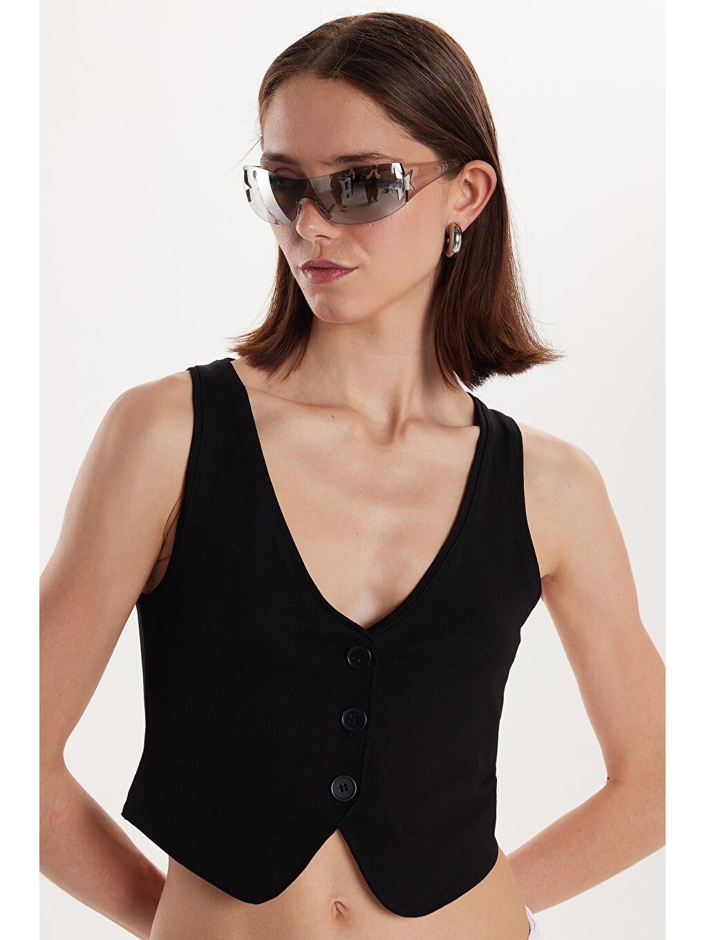 Kadın Regular Fit Sıfır Kol V Yaka Düğmeli Siyah Yelek-1