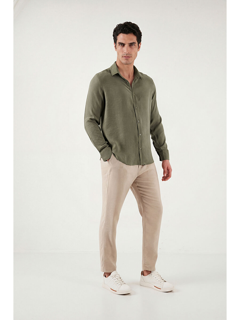 Haki Regular Fit Klasik Yaka Uzun Kollu Gömlek CF26S121640-2